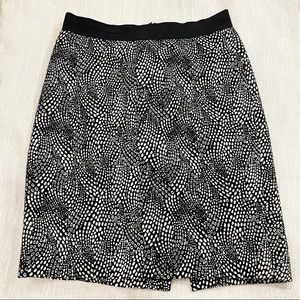 Ann Taylor Women's Midi Pencil Black and White Print Skirt Size 8